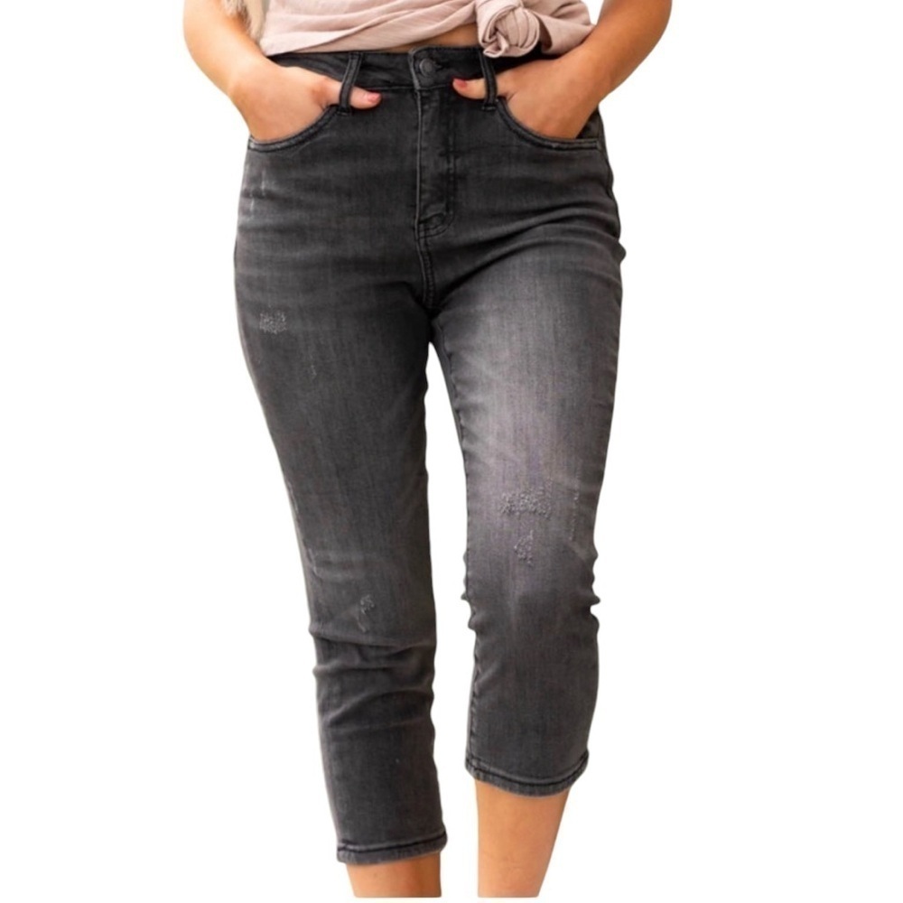 Judy Blue Distressed Skinny Fit Capri Size 20W Grey